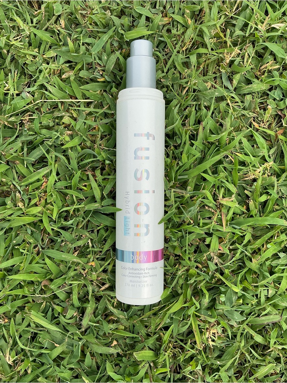 Fusion Hybrid Light Color-Enhancing Body Moisturizer - White